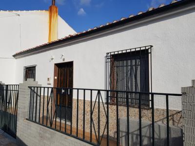 1025, Casa Jardin