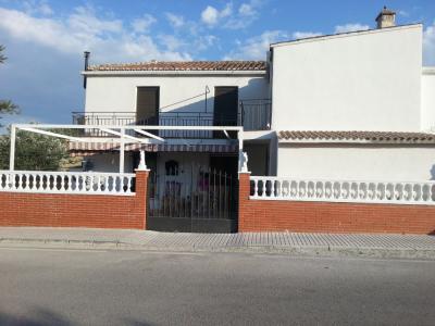 1073, Casa Maderos