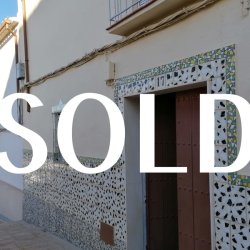 1085, Casa Varios