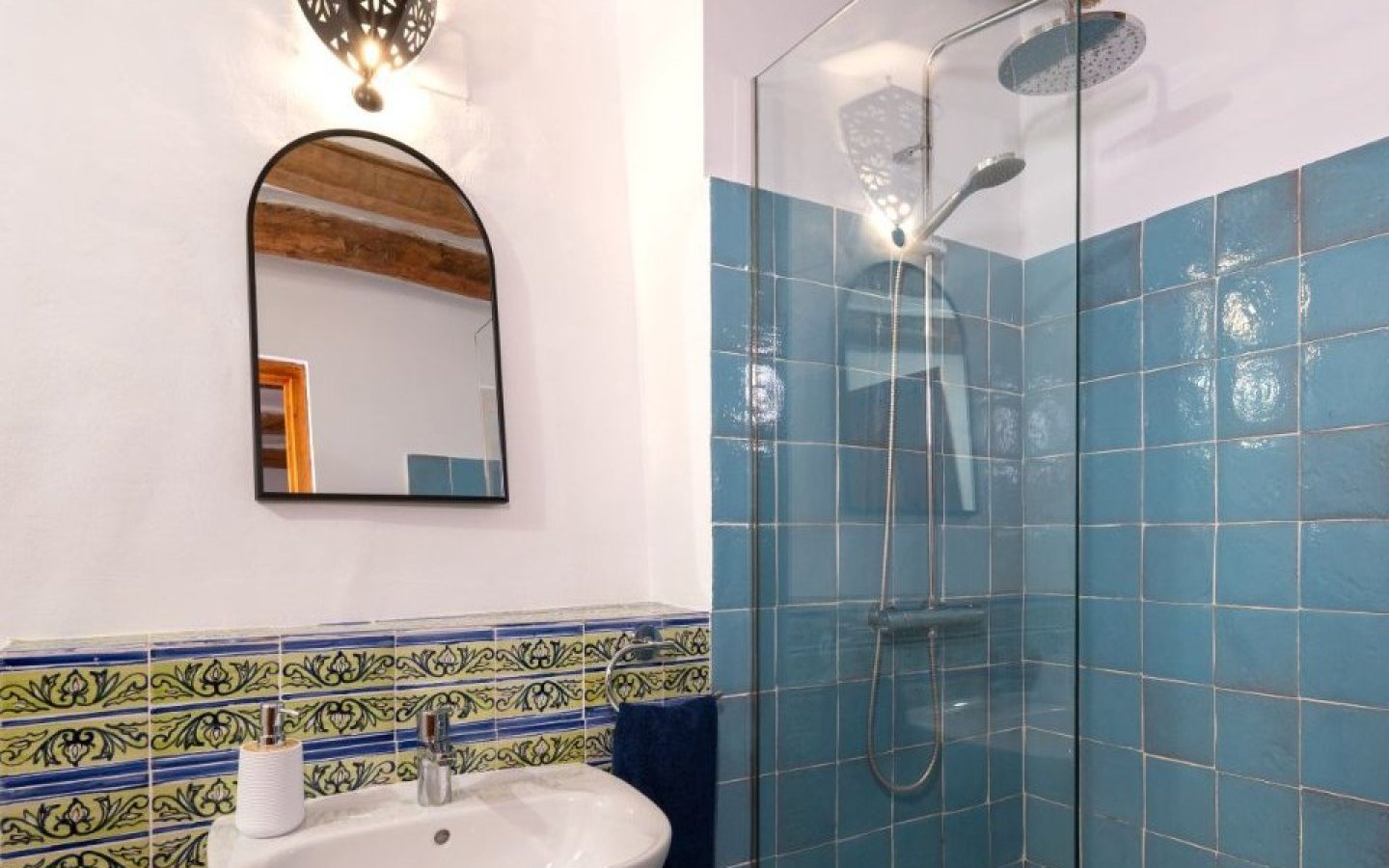 Miro Ensuite 1