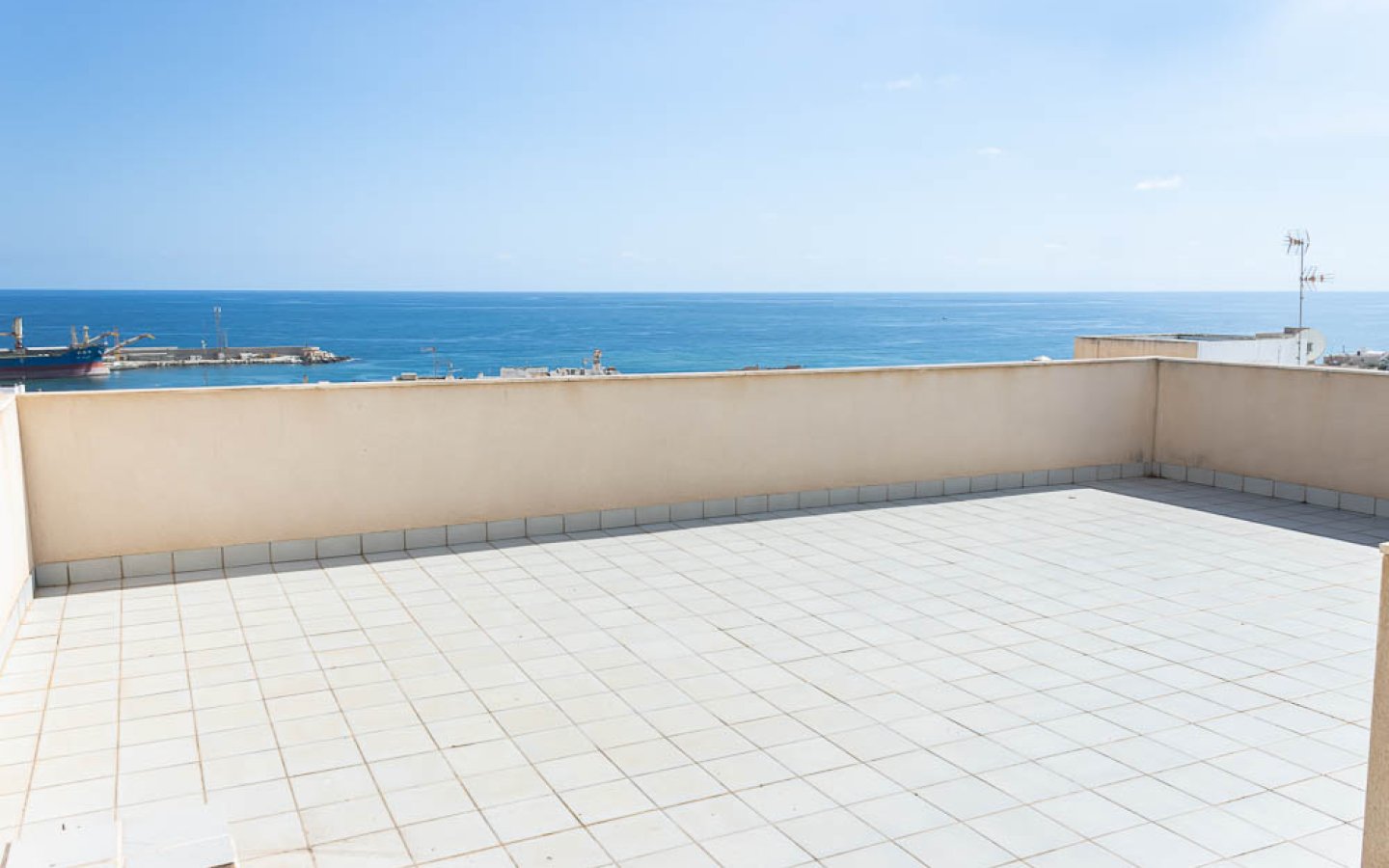 VZ1829 C. Alfonso XIII Garrucha - 2